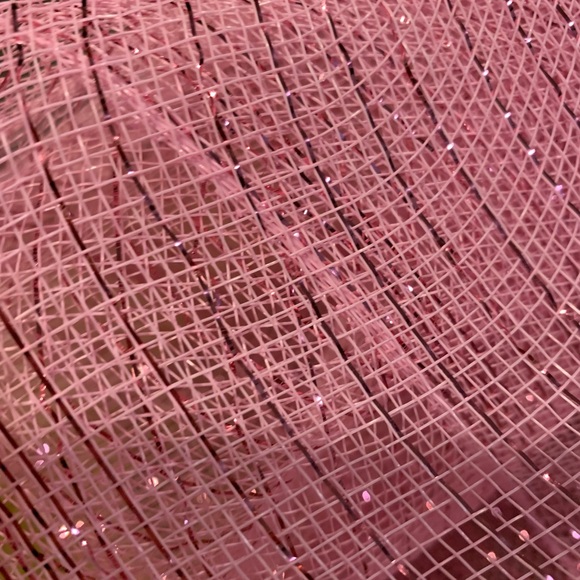 Pink Deco Mesh w/ Metallic Wire,Like New, 20”W by 55” L loose measurement - Picture 8 of 9